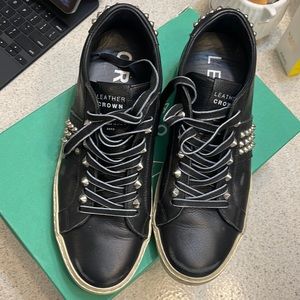 Black Leather Crown shoes size 39